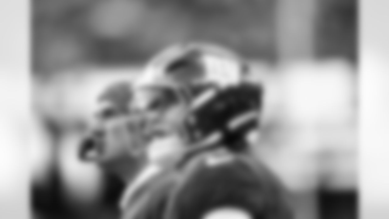 Interim Head Coach Mike Kafka, QB Jaxson Dart (6)