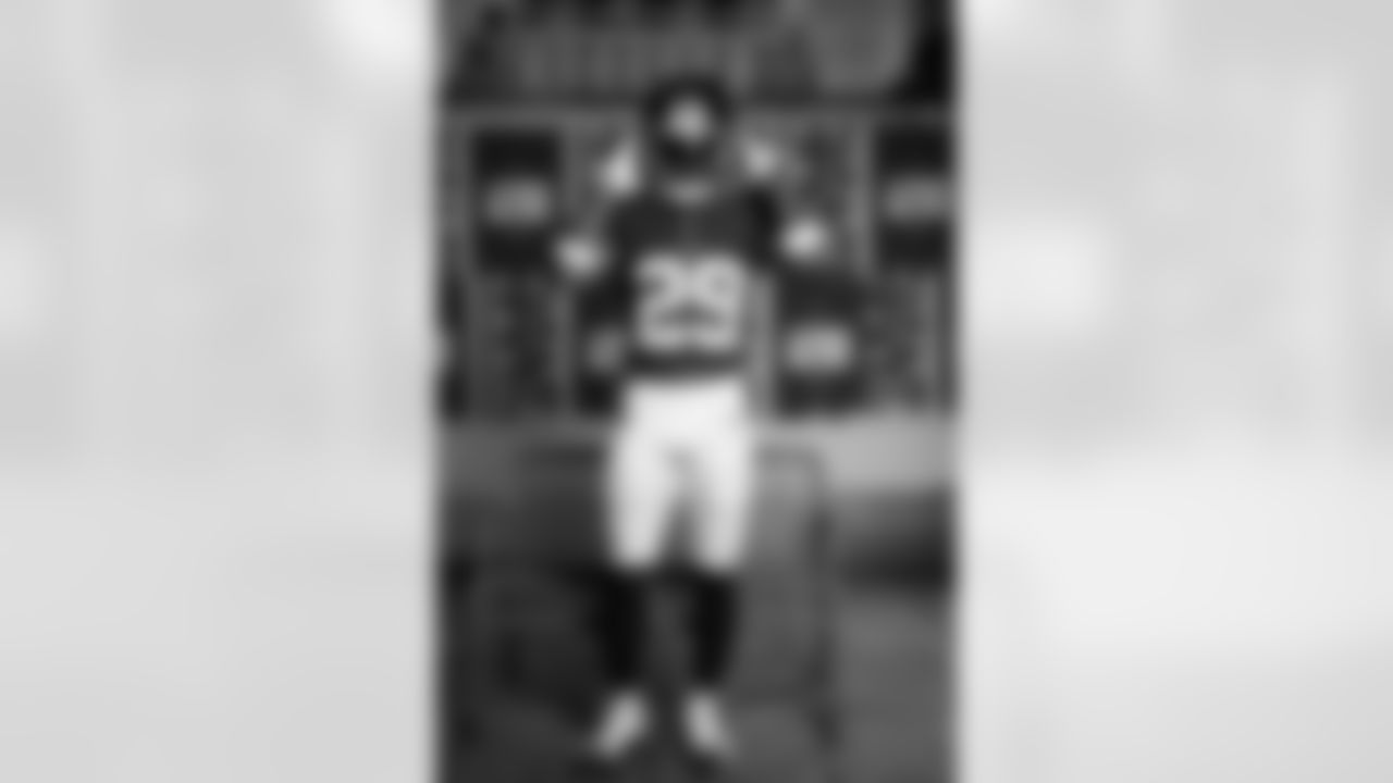 RB Tyrone Tracy Jr. (29)