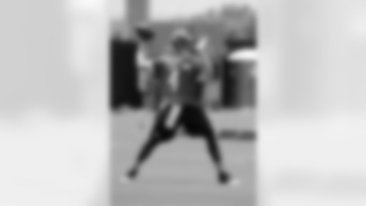 Jacksonville Jaguars quarterback Mike Kafka throws a pass during NFL football minicamp, Wednesday, June 12, 2013, in Jacksonville, Fla. (AP Photo/John Raoux)