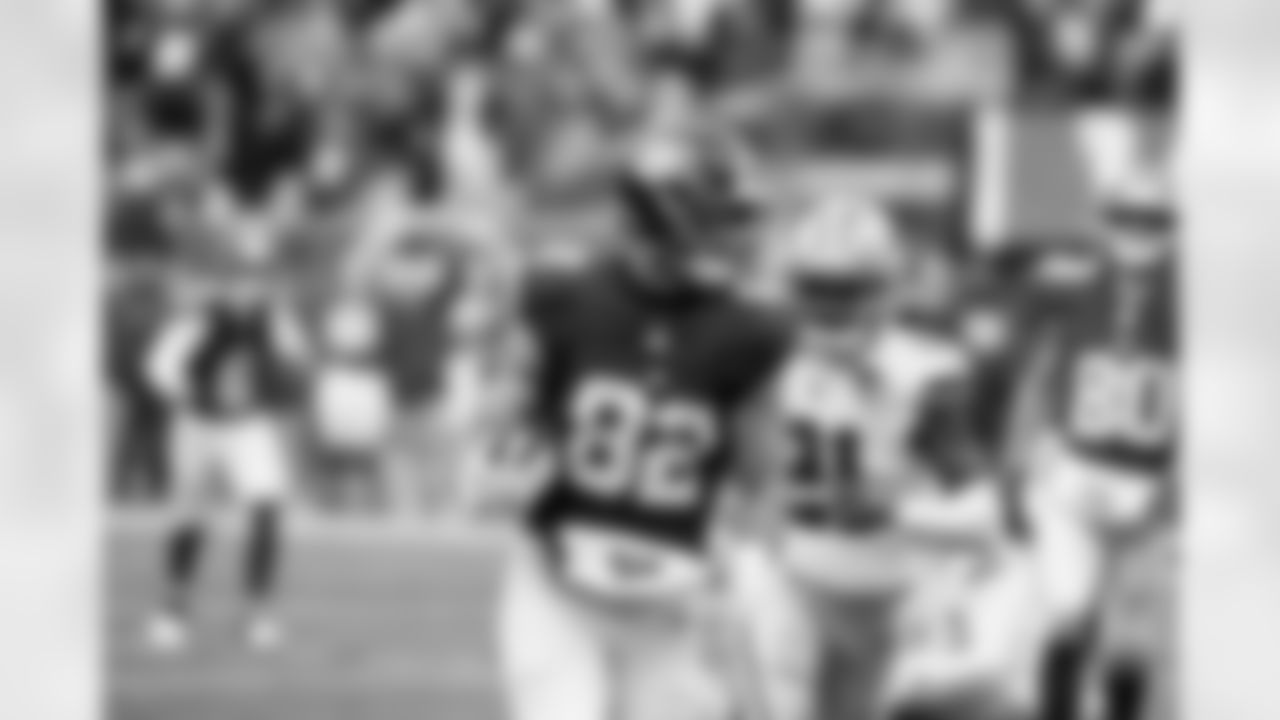 TE Daniel Bellinger (82)