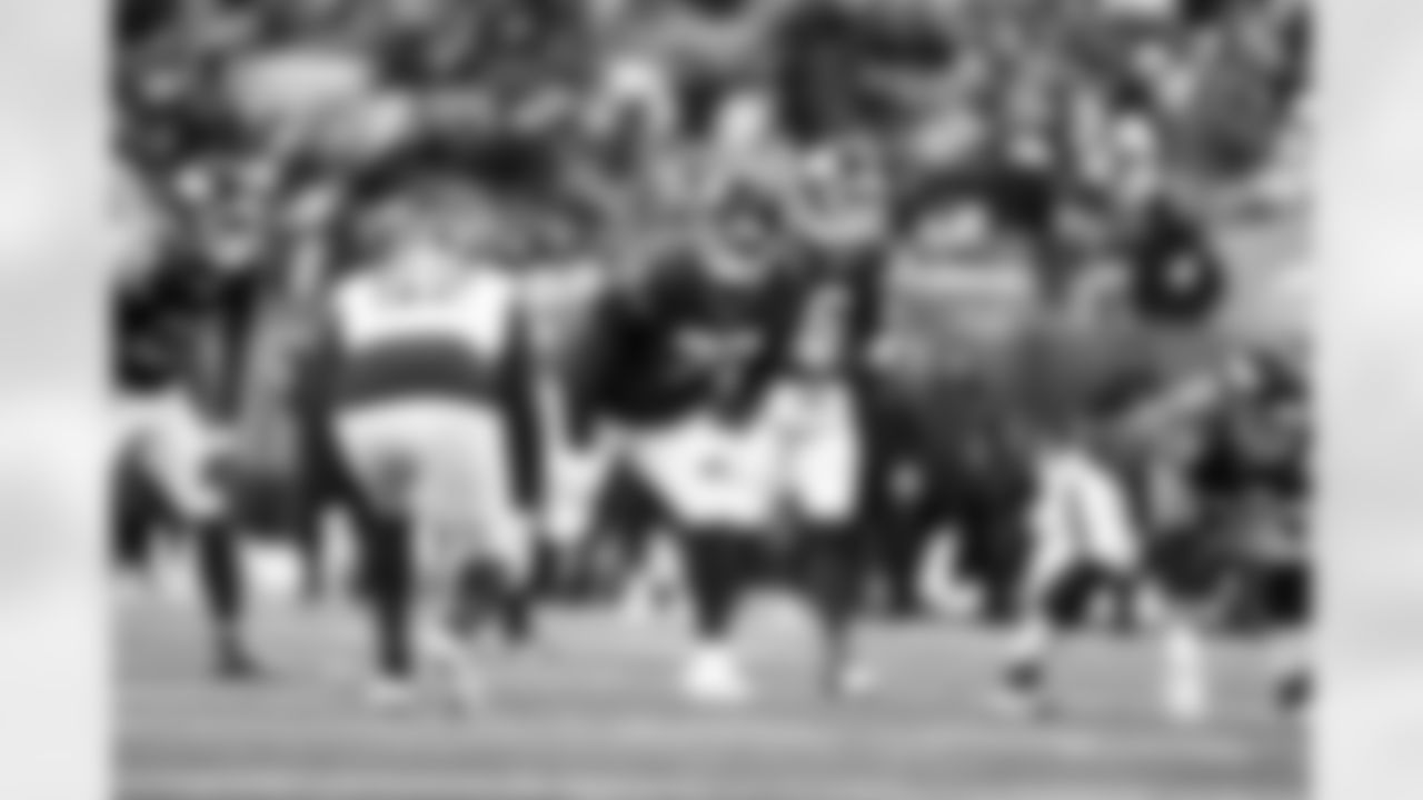 T Jermaine Eluemunor (72)