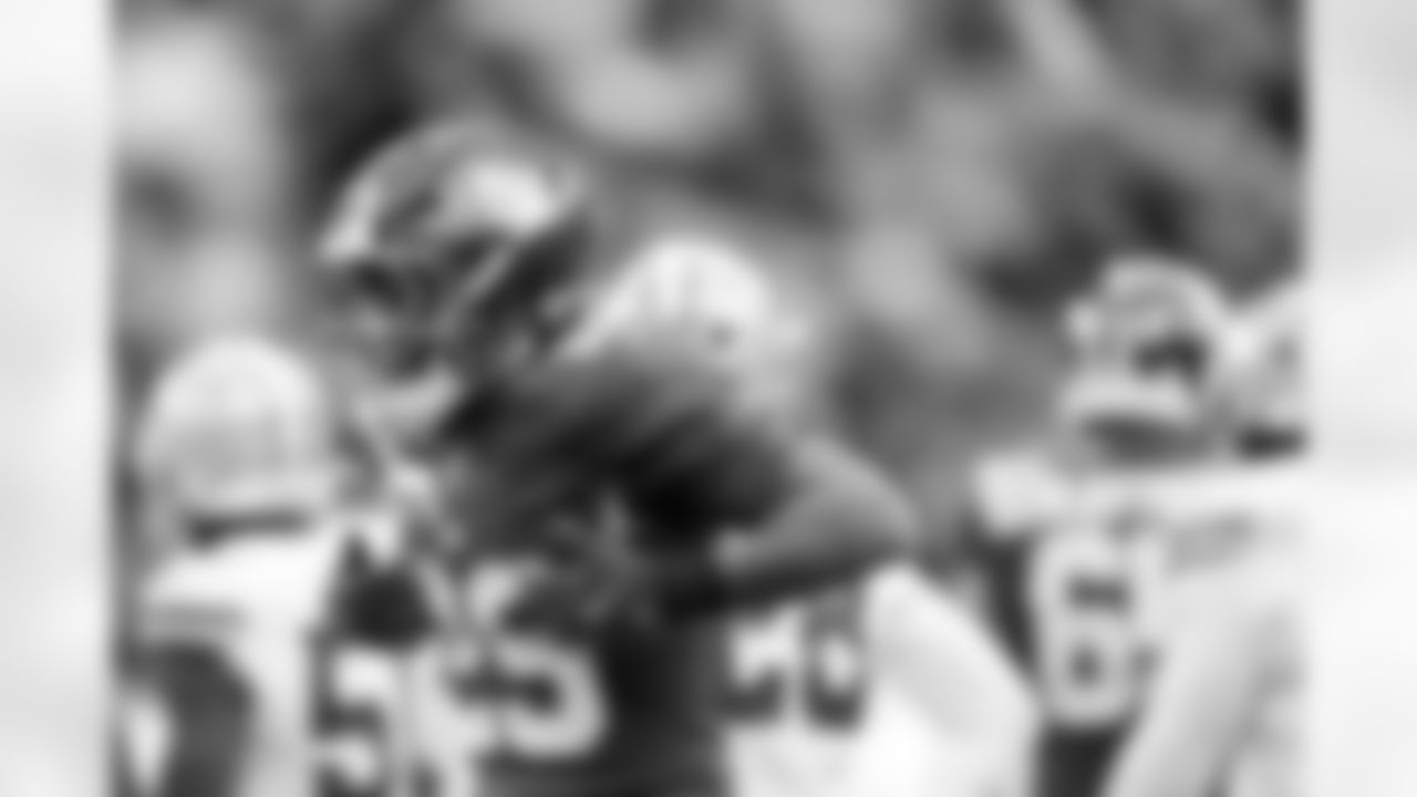 RB Tyrone Tracy Jr. (29)