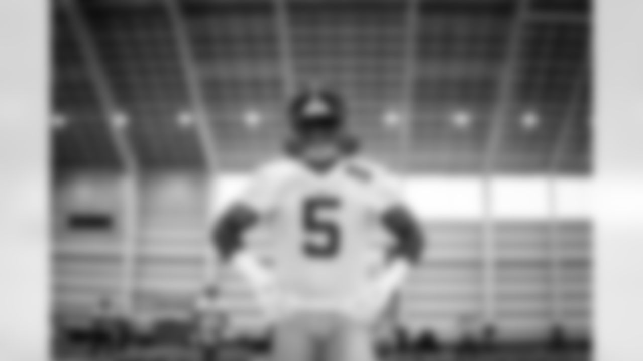 OLB Kayvon Thibodeaux (5)