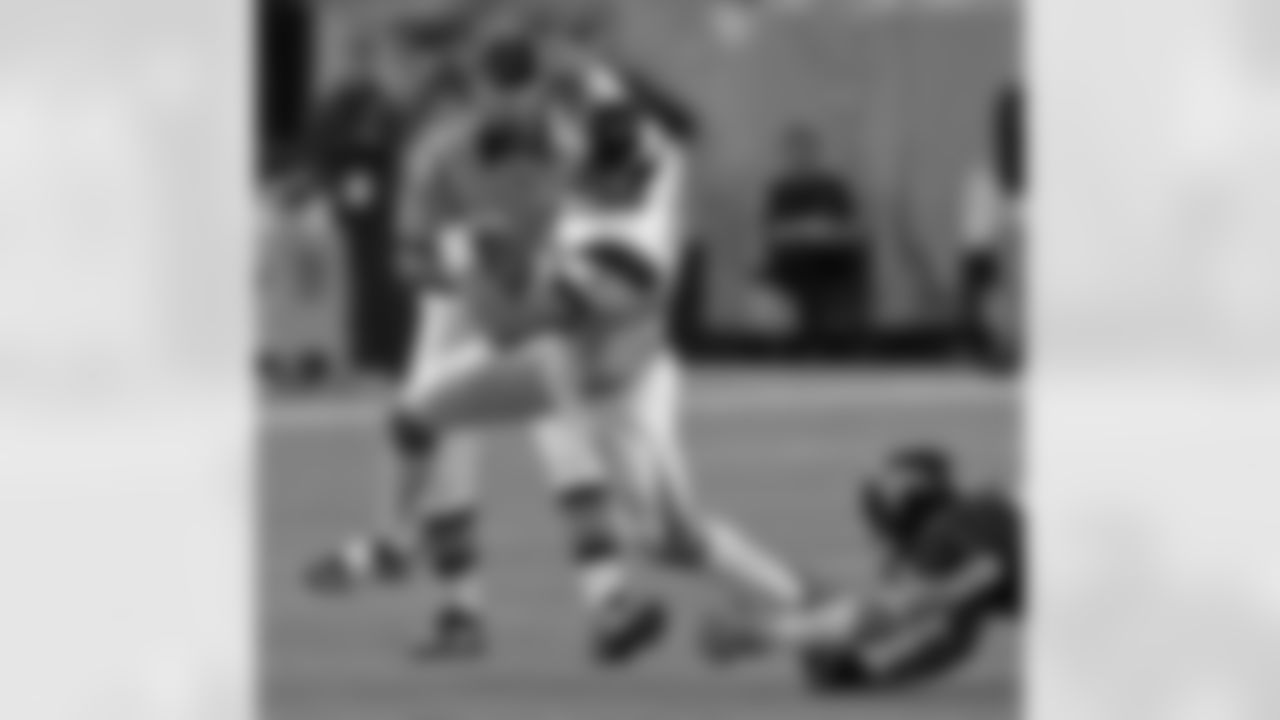 Northwestern quarterback Mike Kafka, left, evades a tackle attempt by Minnesota's Kevin Mannion as he runs for a 28-yard gain during the first quarter of an NCAA college football game Saturday, Nov. 1, 2008 in Minneapolis. (AP Photo/Jim Mone)