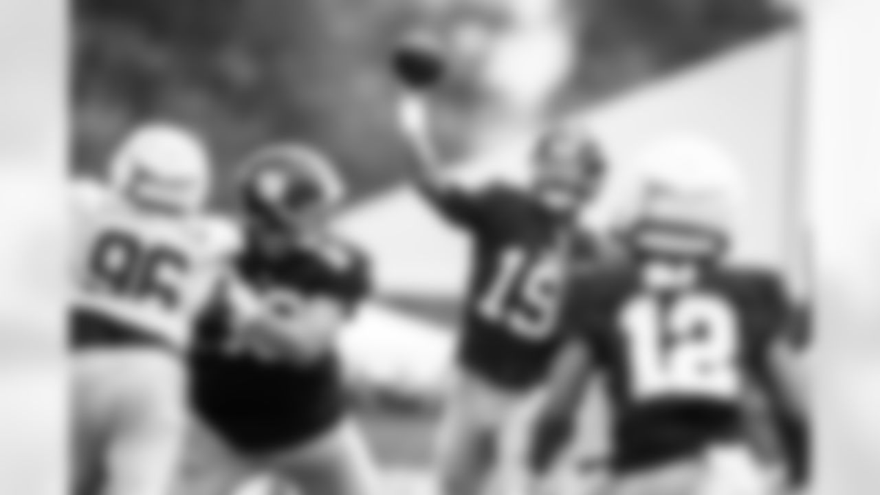 QB Jameis Winston (19)