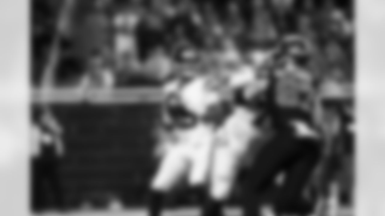 QB Jameis Winston (19)