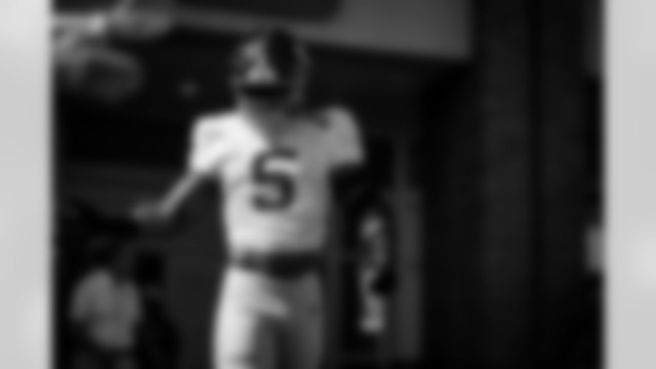 OLB Kayvon Thibodeaux (5)