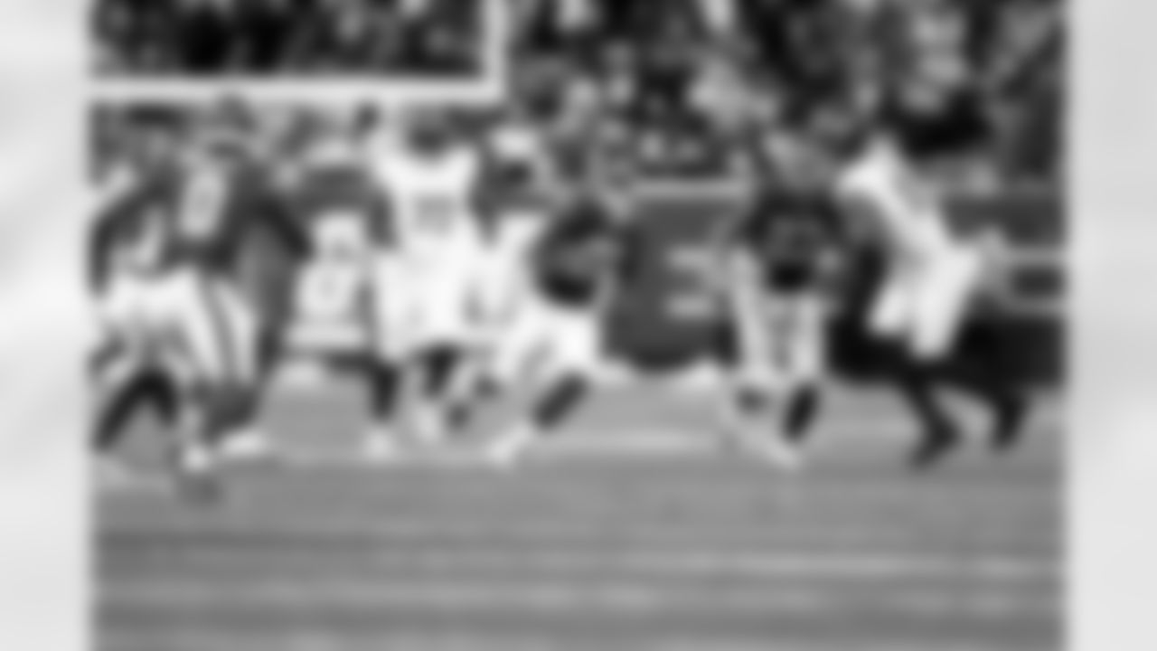 S Jevón Holland (8)