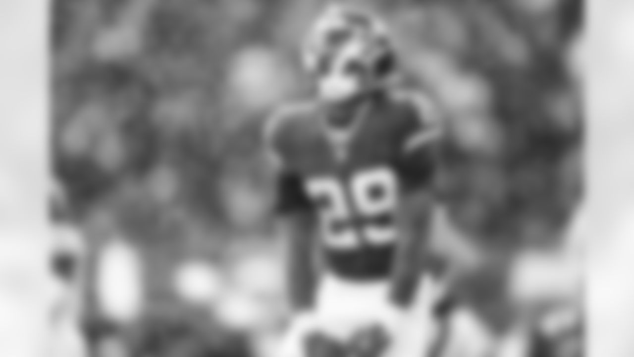 RB Tyrone Tracy Jr. (29)