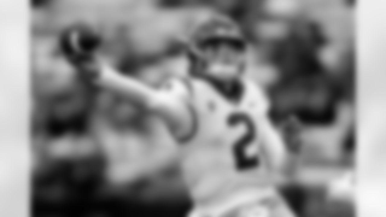 Southern California quarterback Jaxson Dart throws a pass during the second half of an NCAA college football game against Washington State, Saturday, Sept. 18, 2021, in Pullman, Wash. Southern California won 45-14. (AP Photo/Young Kwak)