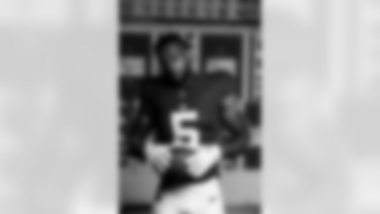 OLB Kayvon Thibodeaux (5)