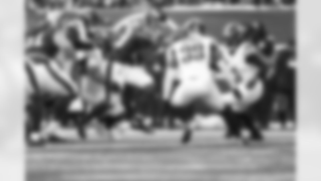 RB Tyrone Tracy Jr. (29)