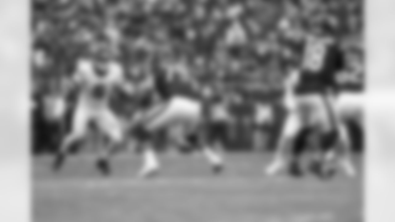 OLB Kayvon Thibodeaux (5)