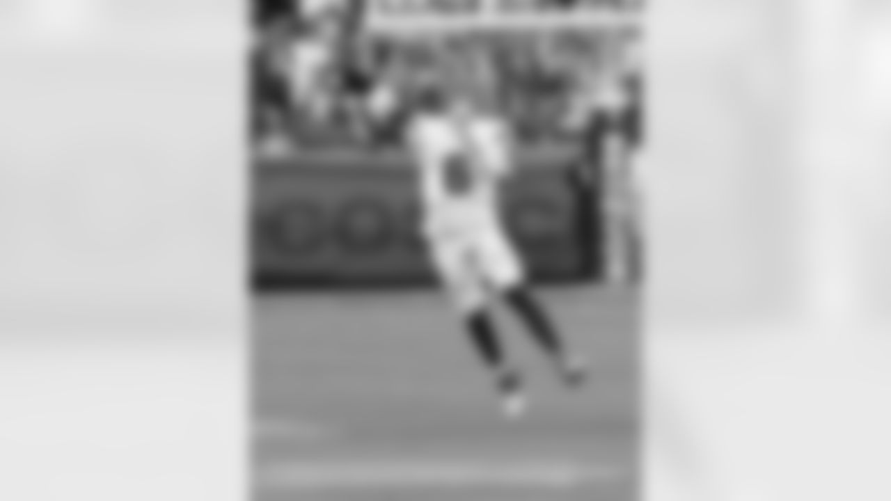 New York Giants quarterback Jaxson Dart (6)