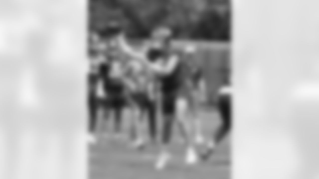 QB Jaxson Dart (6)