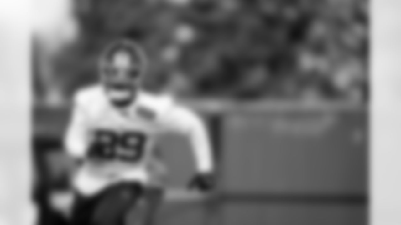 WR Isaiah Hodgins (89)