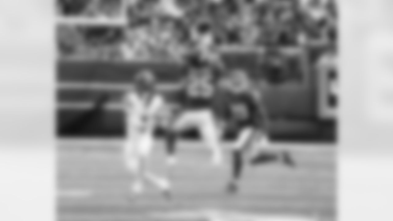 New York Giants cornerback Deonte Banks (25) intercepts a pass during a week 7 NFL football game against the Washington Commanders, Sunday, October 22, 2023 in East Rutherford, New Jersey (Evan Pinkus / New York Giants)