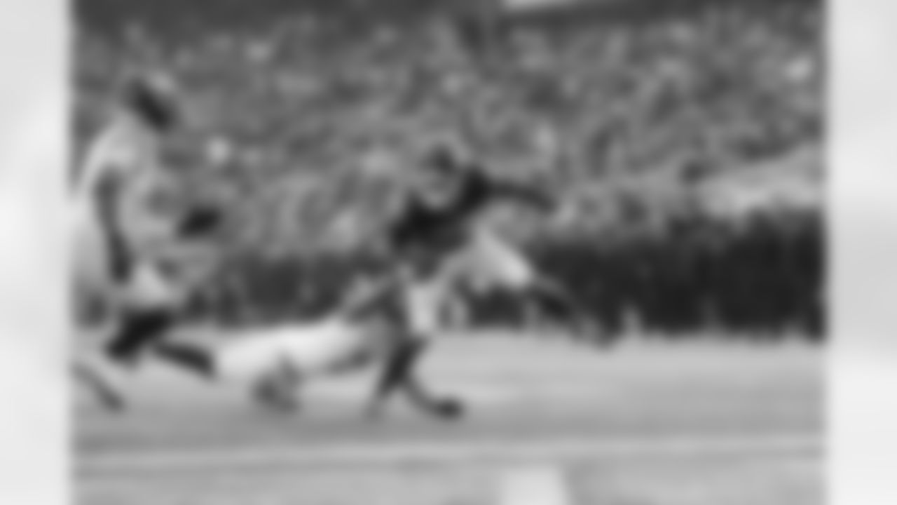 RB Tyrone Tracy Jr. (29)