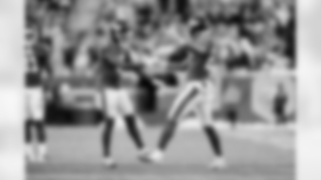 S Jevón Holland (8)