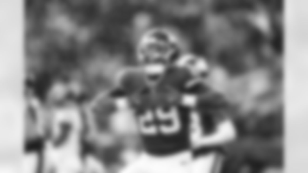 RB Tyrone Tracy Jr. (29)