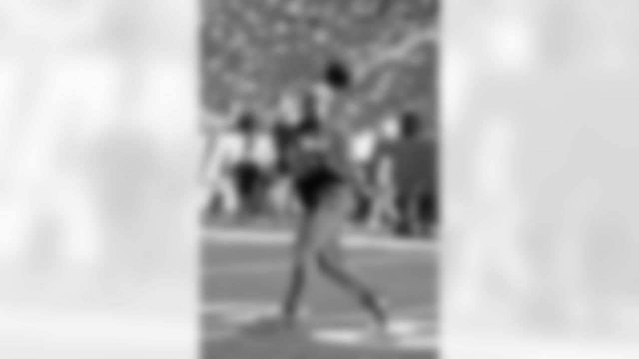 WR Isaiah Hodgins (89)