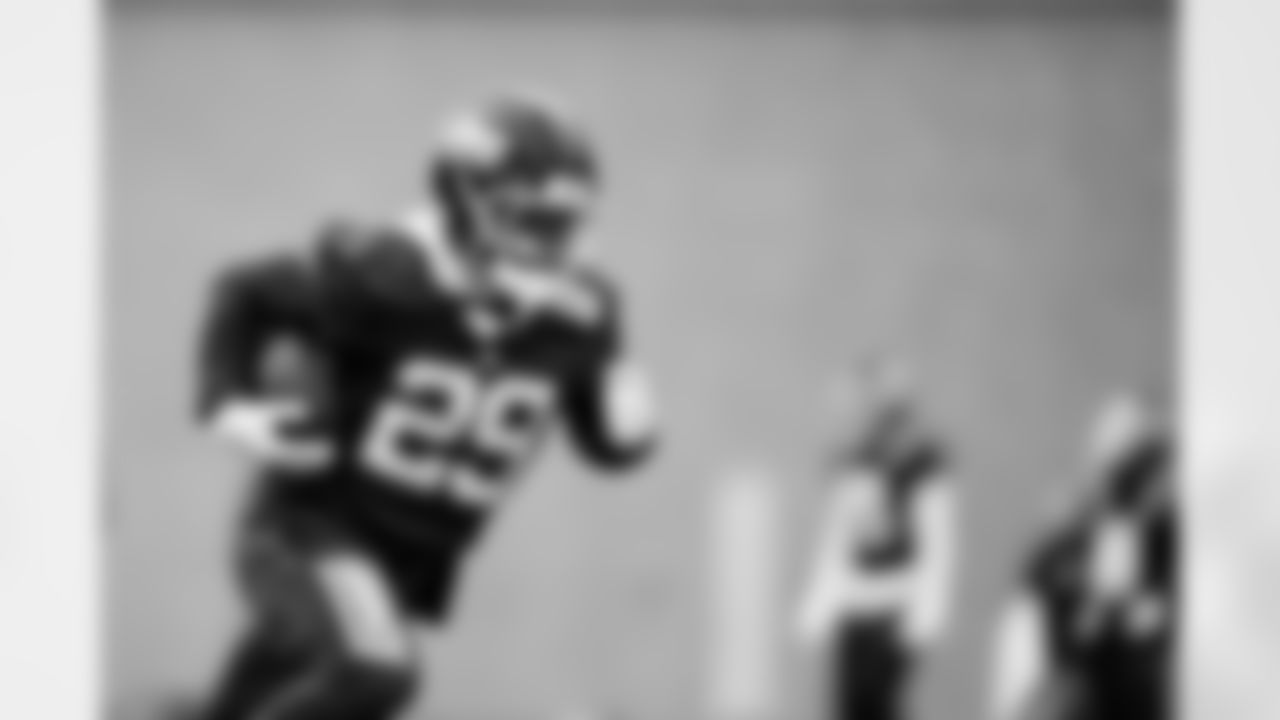 RB Tyrone Tracy Jr. (29)