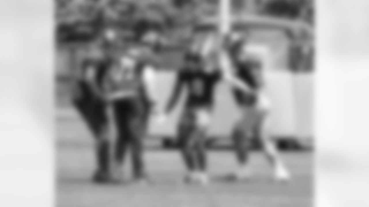 WR Beaux Collins (8),