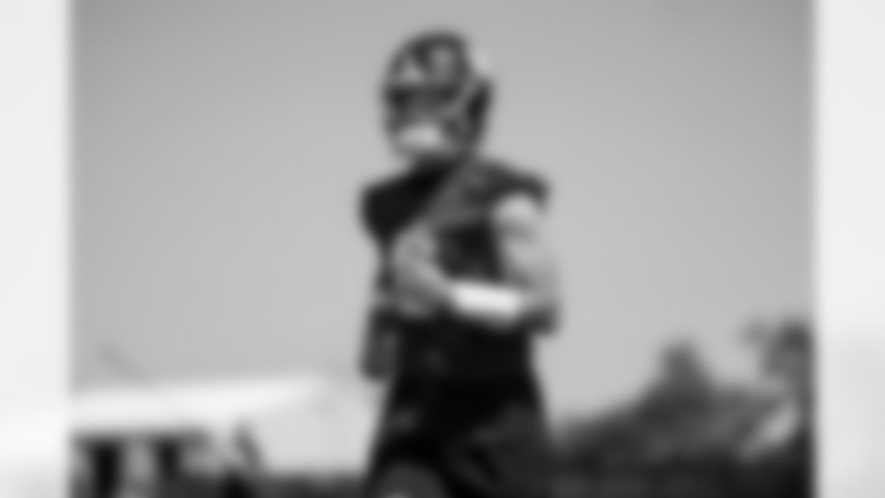 QB Jaxson Dart (6)