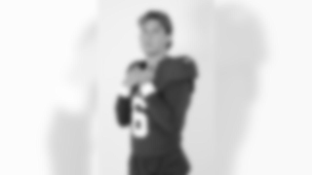 New York Giants quarterback Jaxson Dart (6) poses for a portrait during the NFLPA Rookie Premiere on Saturday, May 17, 2025 in Thousand Oaks, Calif. (Ben Liebenberg/NFL)