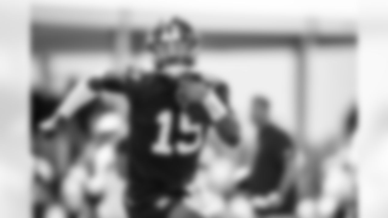 QB Jameis Winston (19)