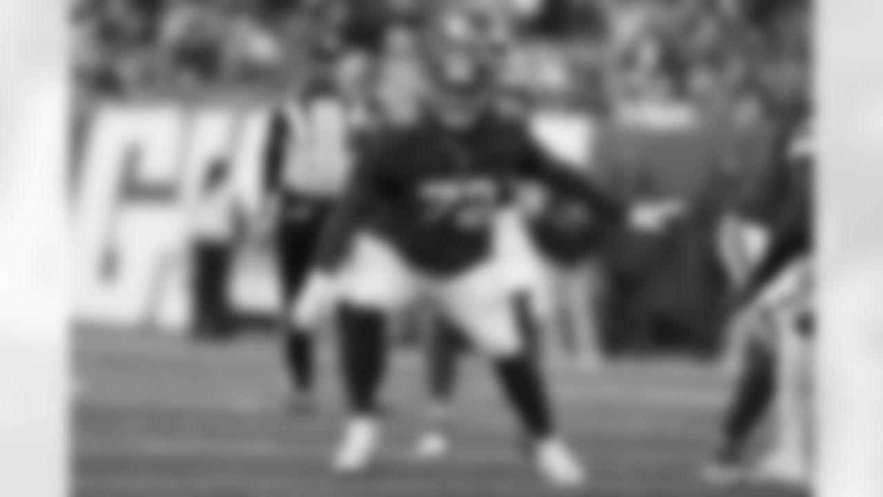 No. 20 Jermaine Eluemunor, T