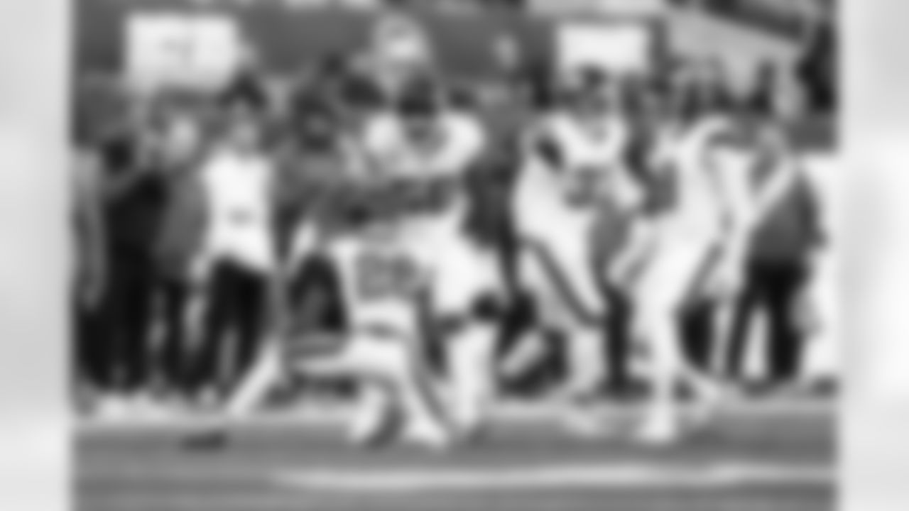 ILB Bobby Okereke (58), CB Cor'Dale Flott (28)