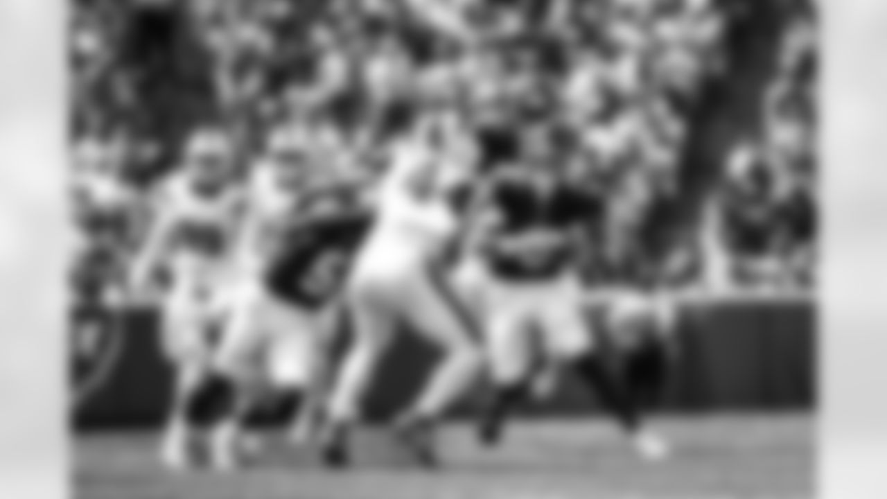 QB Jaxson Dart (6)