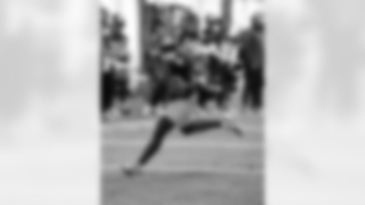 RB Eric Gray (20)