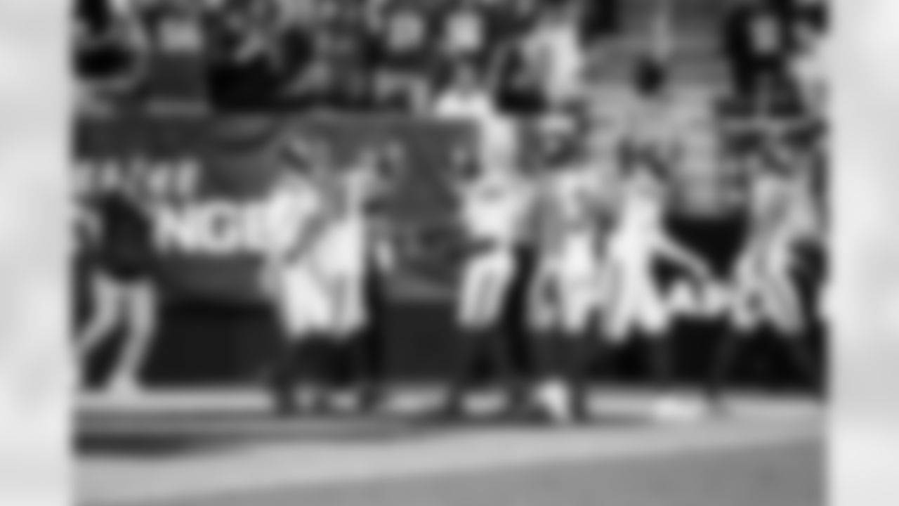 S Dane Belton (24), CB Deonte Banks (2)