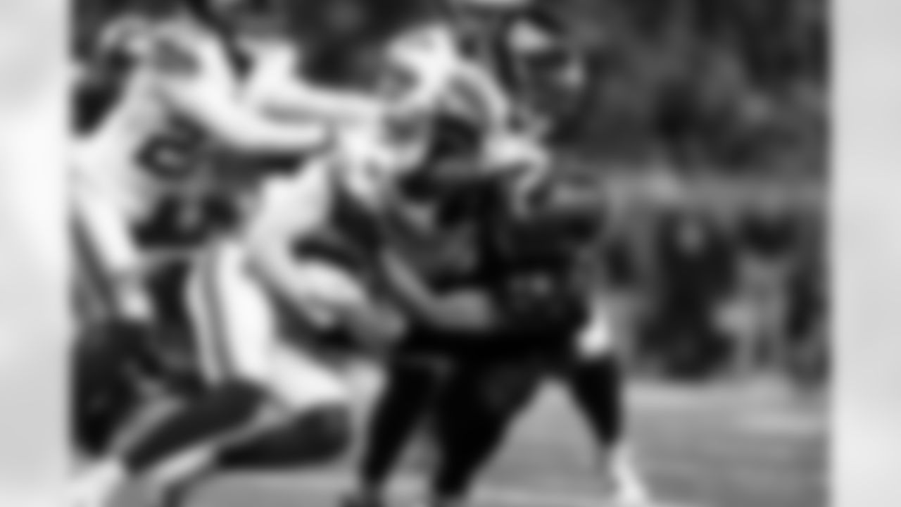 S Jevón Holland (8)