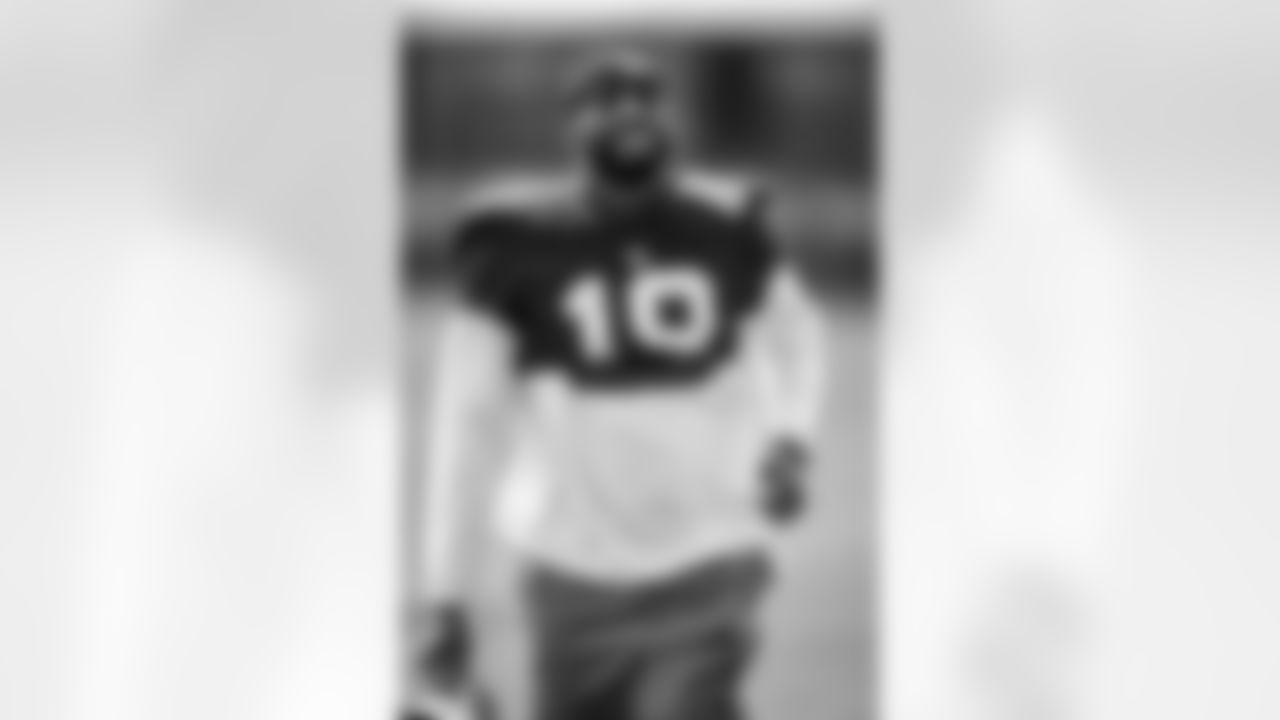 WR Darius Slayton (18)