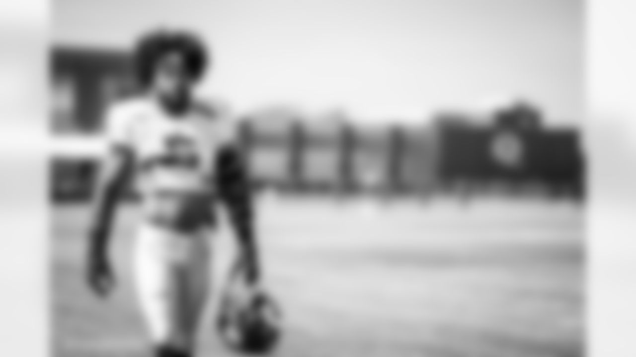 OLB Kayvon Thibodeaux (5)
