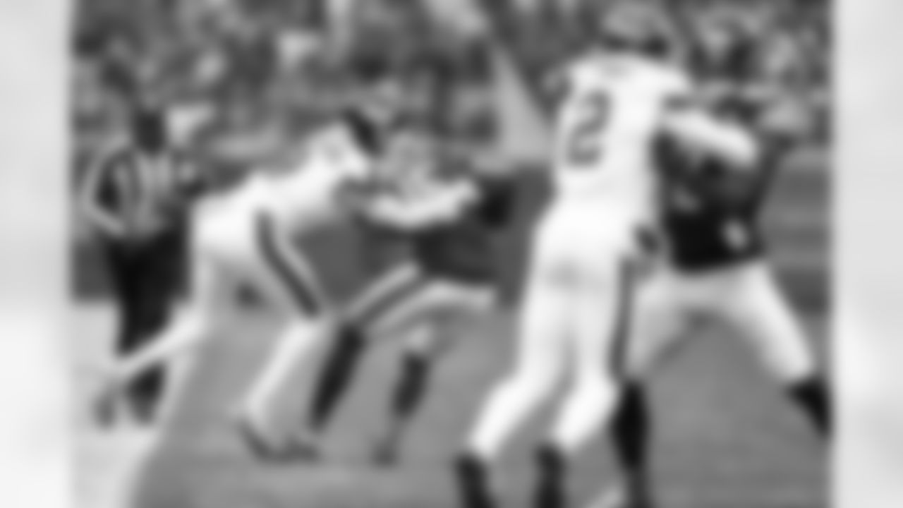 S Jevón Holland (8)