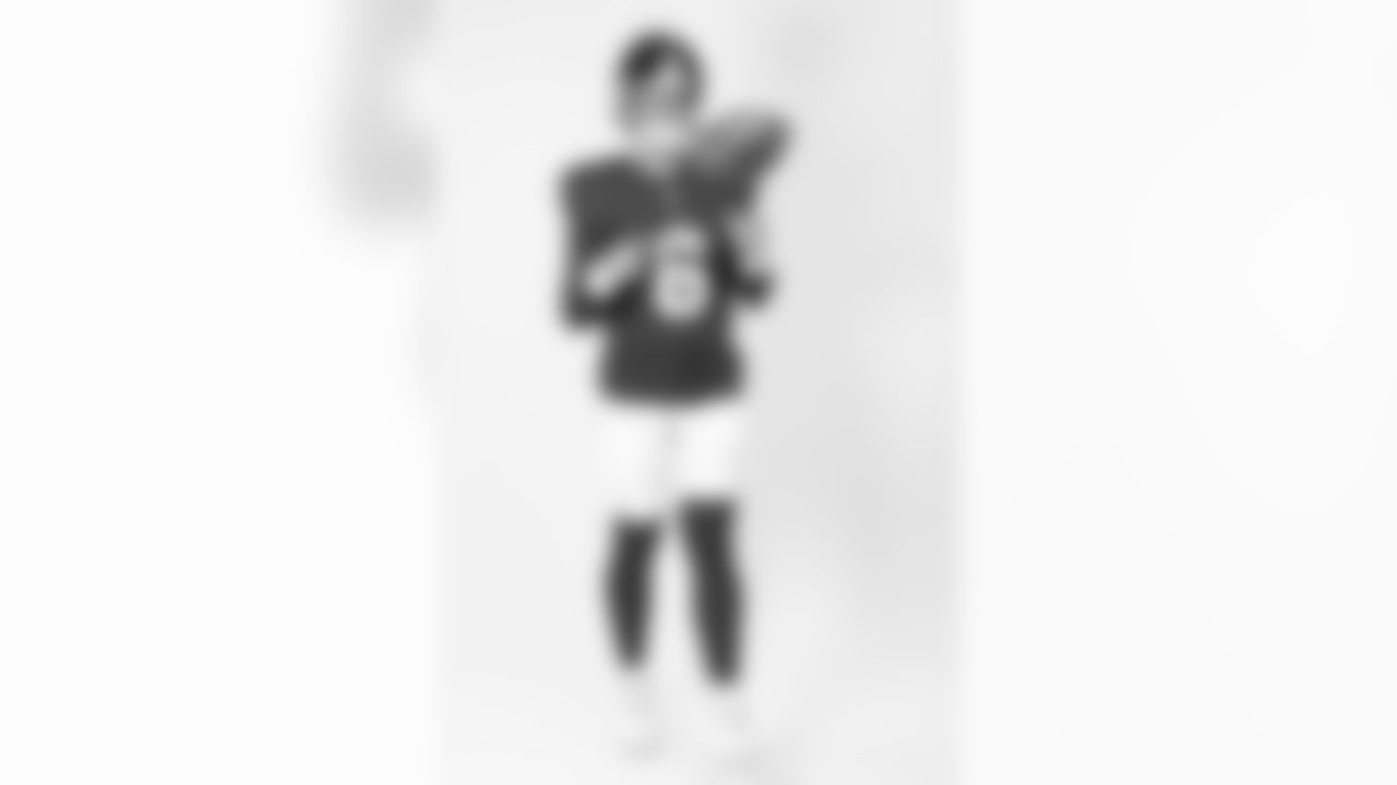 New York Giants quarterback Jaxson Dart (6) poses for a portrait during the NFLPA Rookie Premiere on Saturday, May 17, 2025 in Thousand Oaks, Calif. (Ben Liebenberg/NFL)