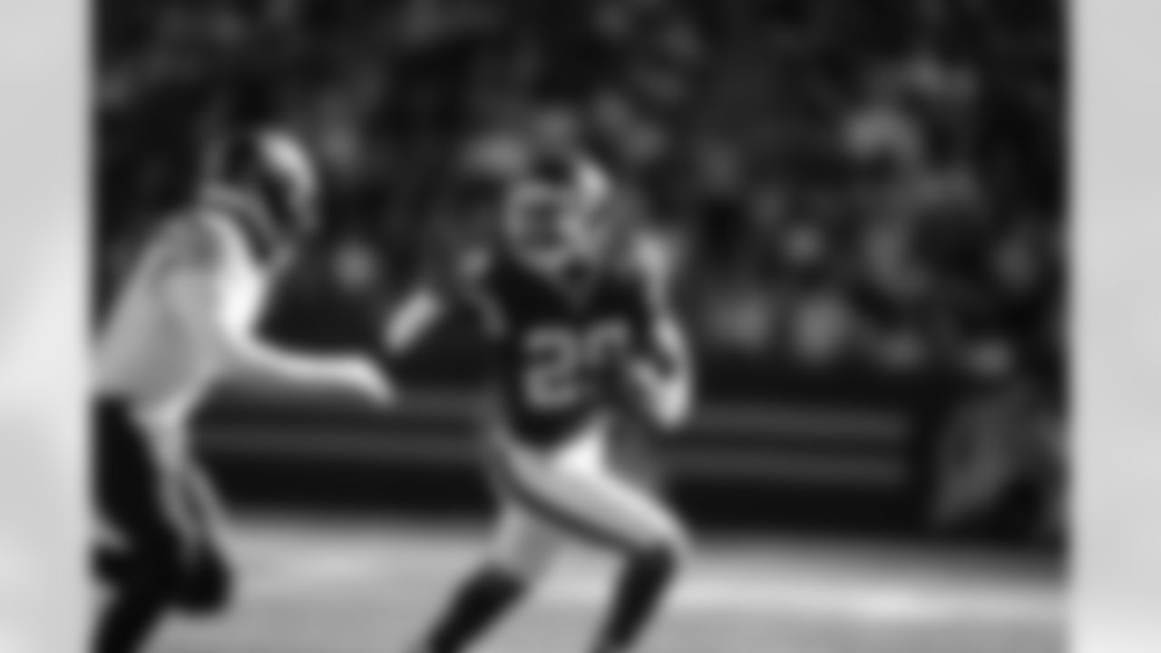 RB Tyrone Tracy (29)