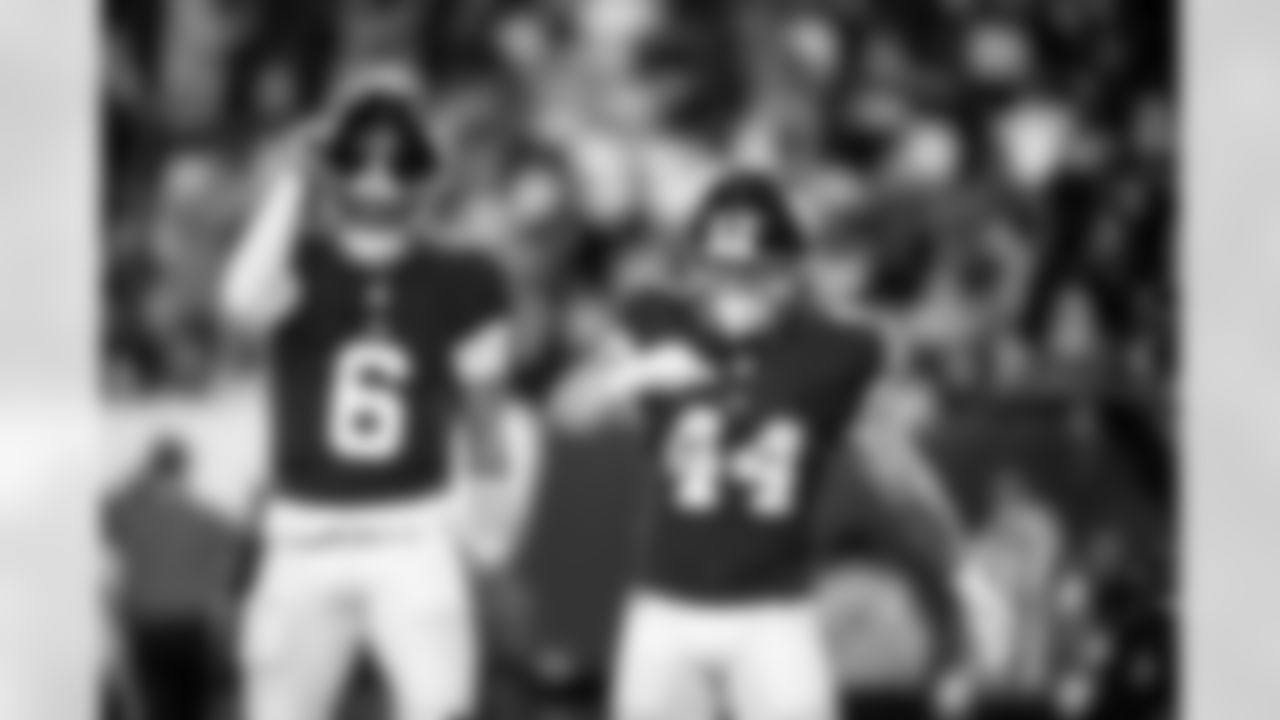 QB Jaxson Dart (6), RB Cam Skattebo (44)