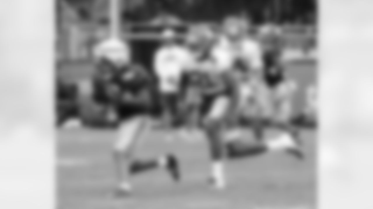 New York Giants wide receiver Wan'Dale Robinson (17),New York Giants cornerback Paulson Adebo (21)