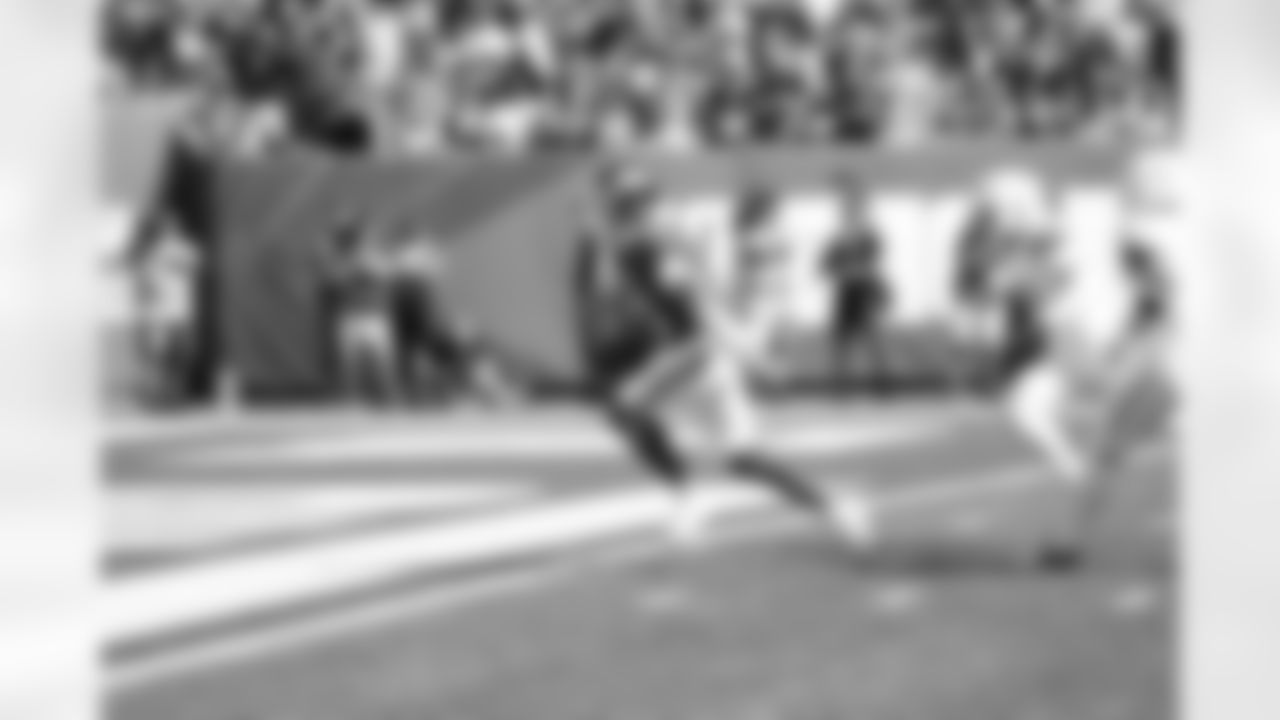 New York Giants quarterback Jaxson Dart (6), touchdown