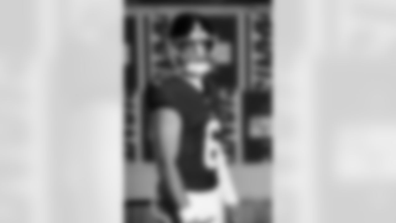 QB Jaxson Dart (6)