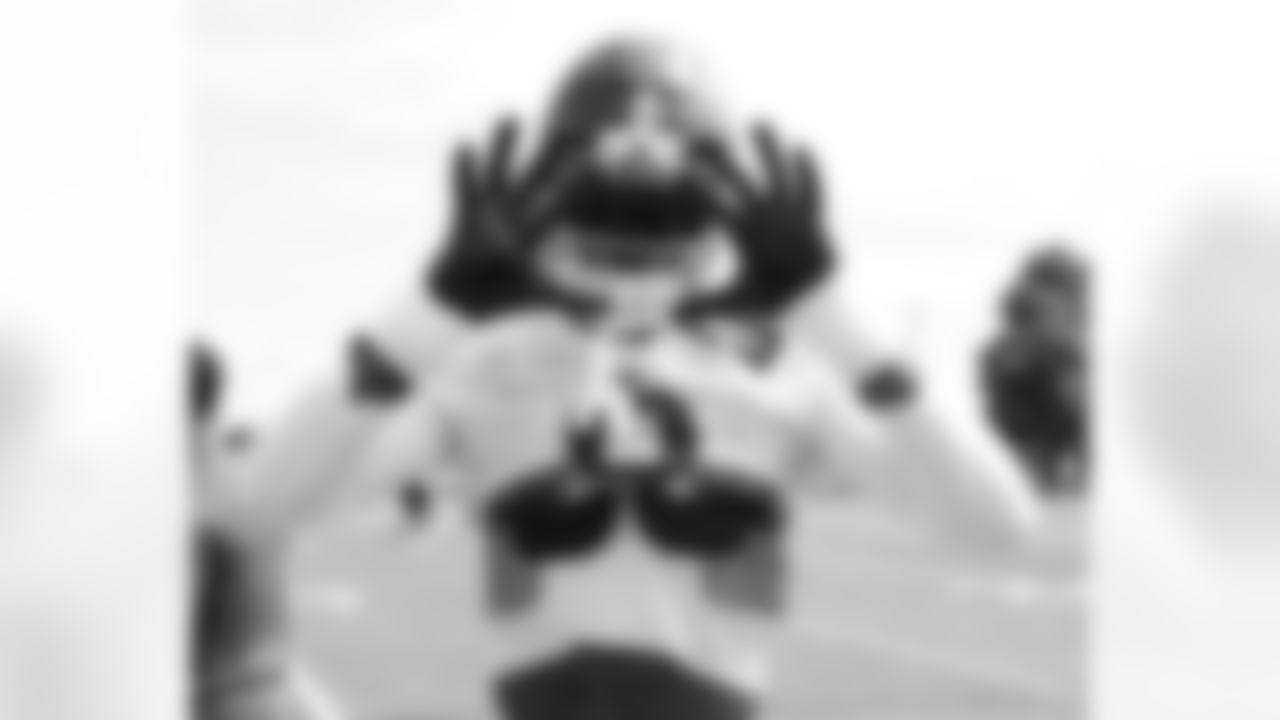 New York Giants linebacker Brian Burns (0)