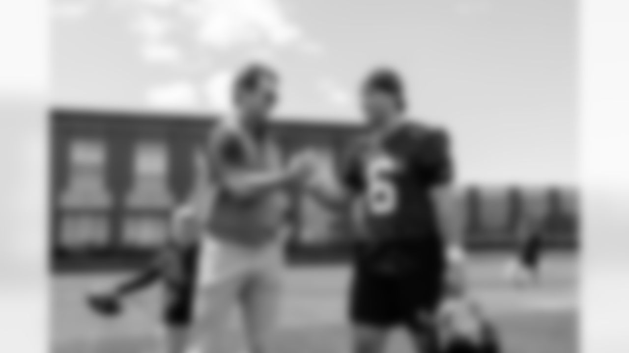QB Jaxson Dart (6), Eli Manning