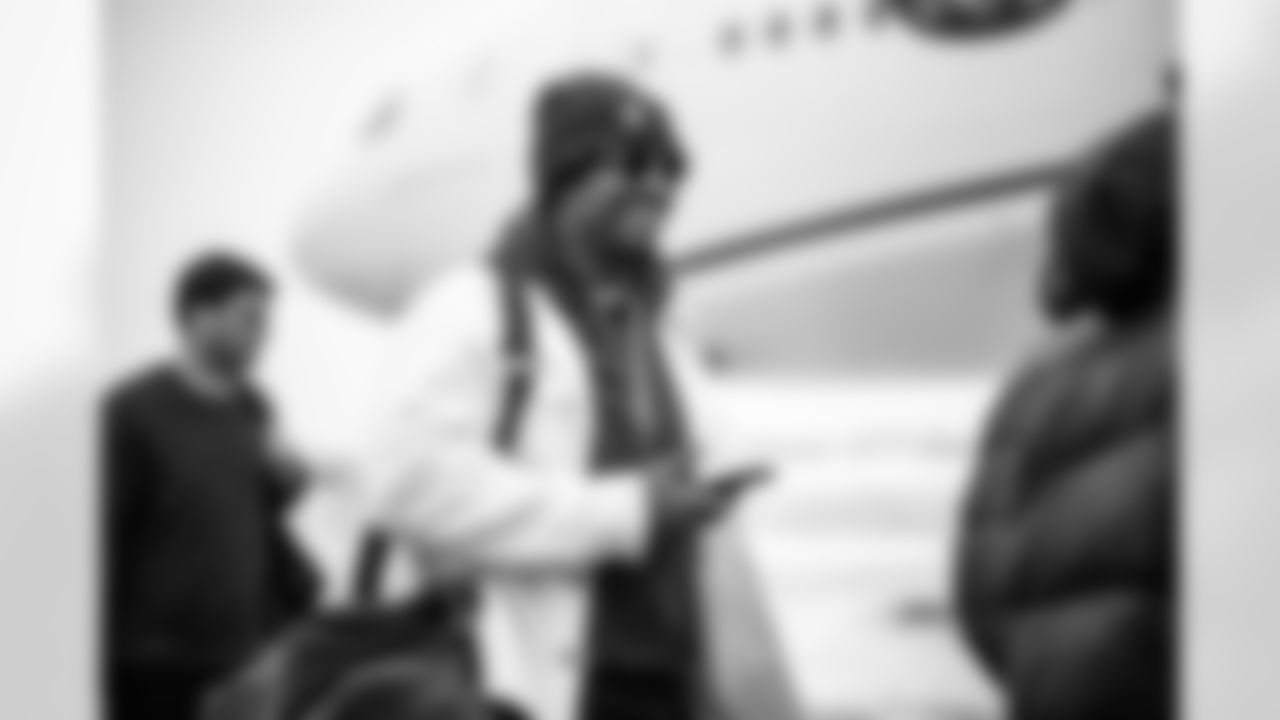 QB Jameis Winston (19)