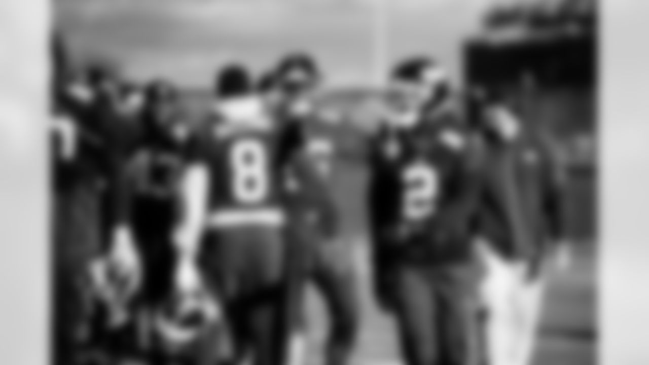 OLB Zaire Barnes (46)