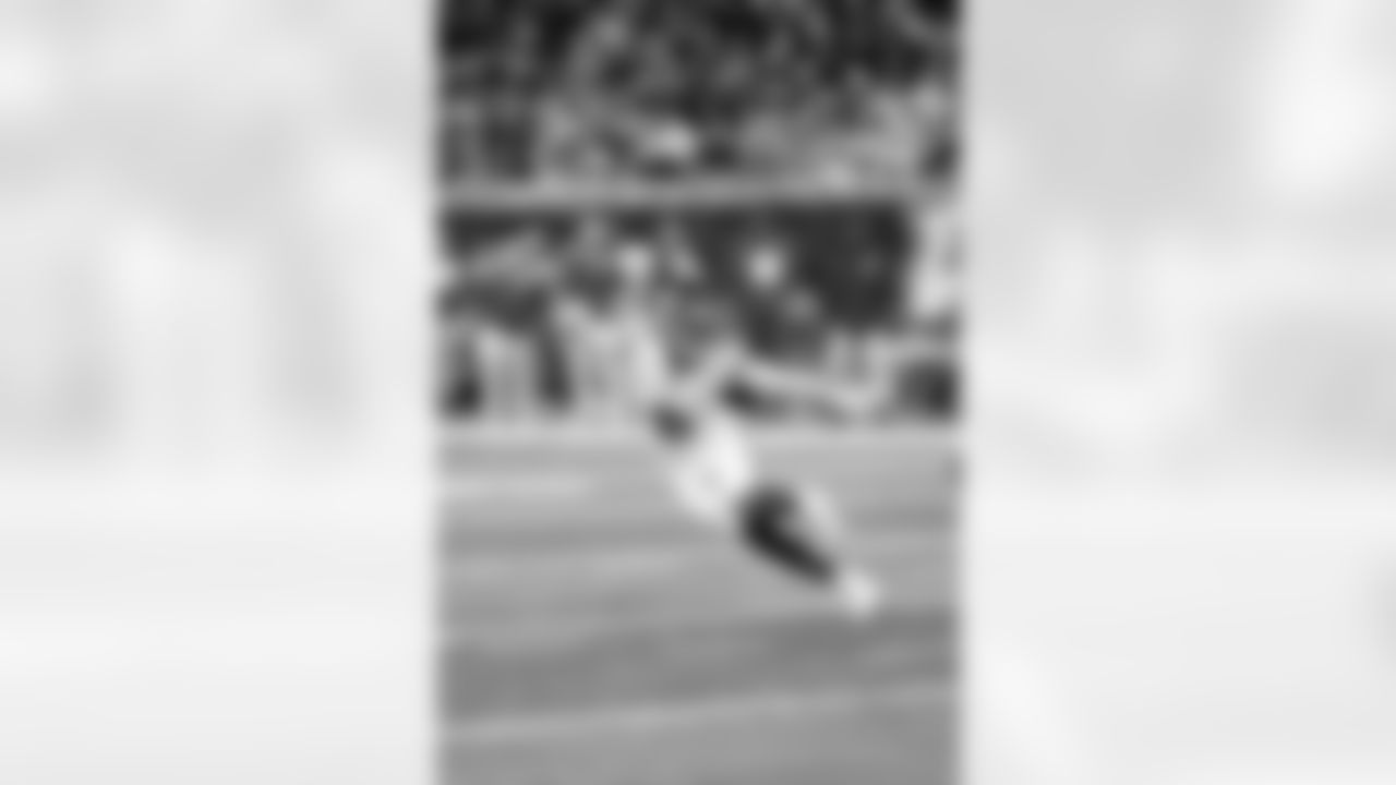 S Jevón Holland (8)